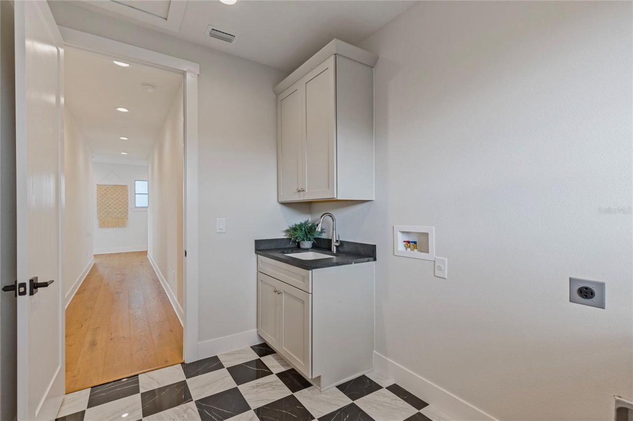 220 Ninetieth Avenue Ne, Saint Petersburg, FL 33702 Photo