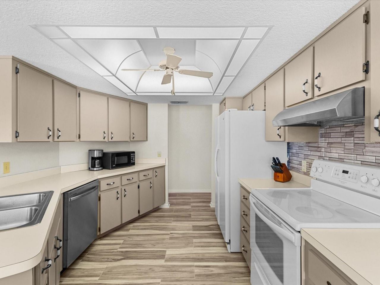 8052 Spring Hill Drive, Spring Hill, FL 34606 Photo