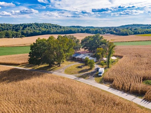 1318 Vise Loop , Decaturville, TN 38329