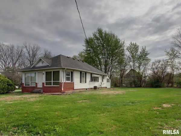 2201 & 2203 S JOHNSON Street, Macomb, IL 61455