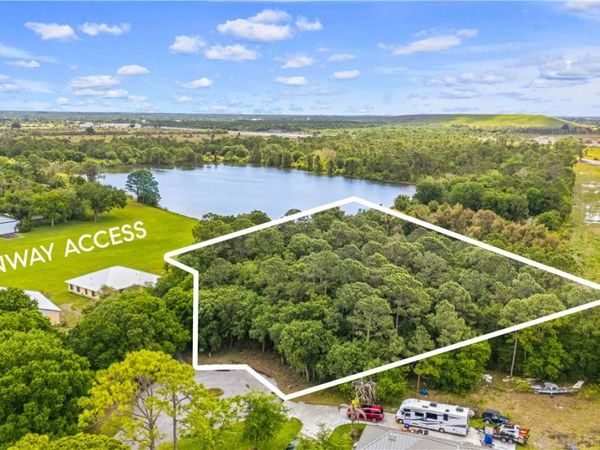 525 Wright Circle, Vero Beach, FL 32968