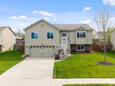 807 Clearwater Drive , Papillion, NE 68046