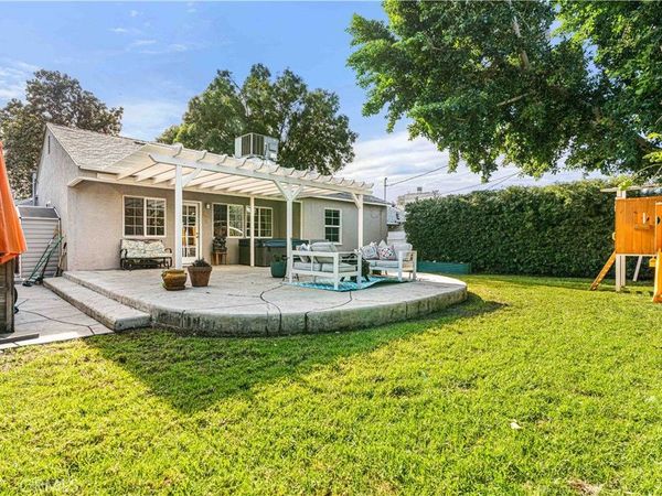17145 Strathern Street, Lake Balboa, CA 91406