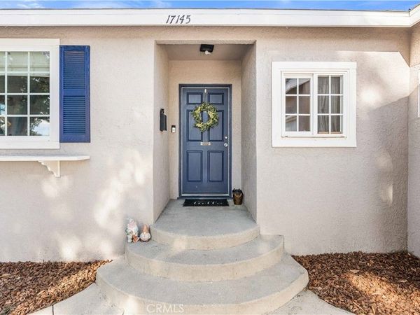17145 Strathern Street, Lake Balboa, CA 91406