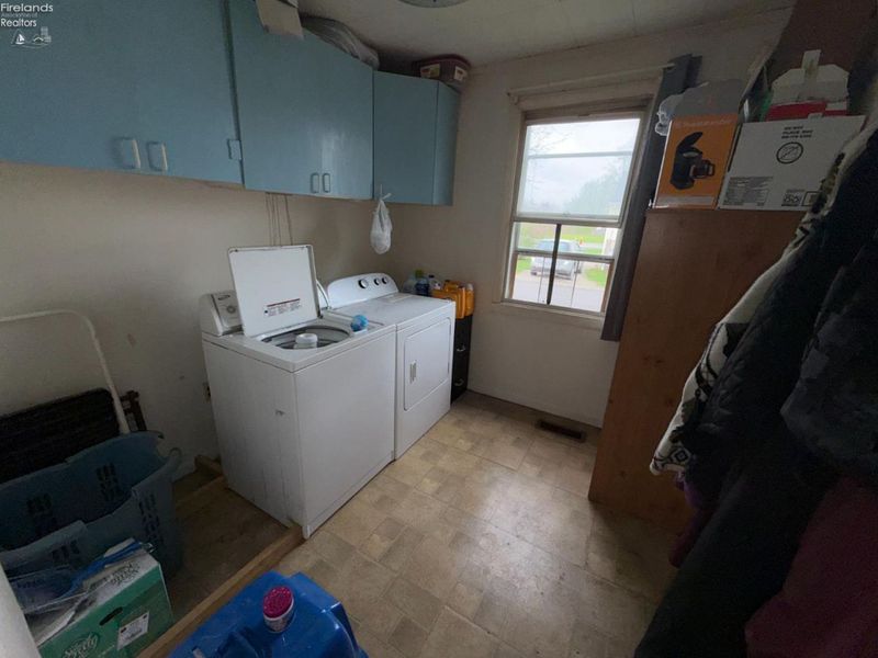 439 Erie Court, Port Clinton, OH 43452 Photo 5