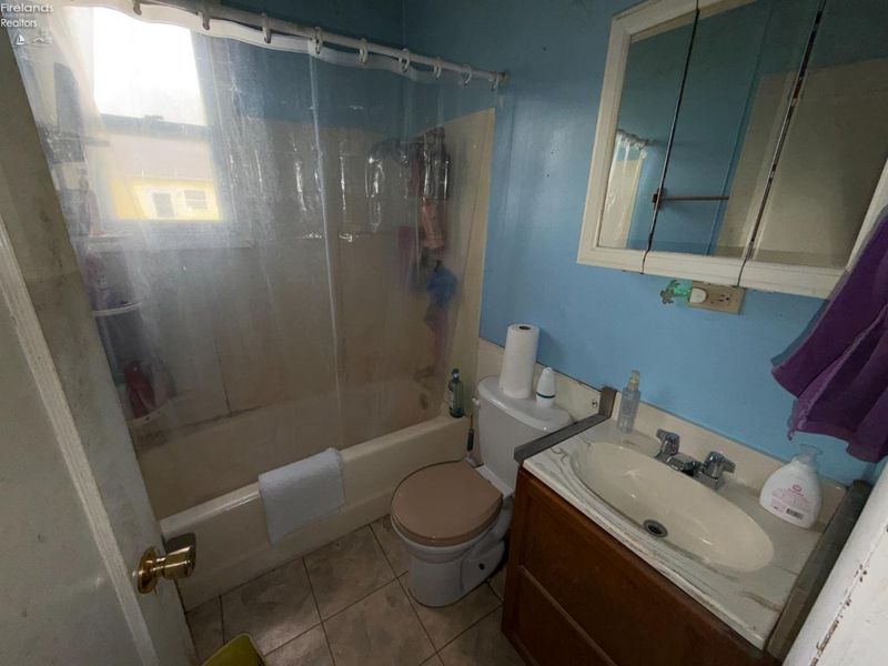 439 Erie Court, Port Clinton, OH 43452 Photo 7