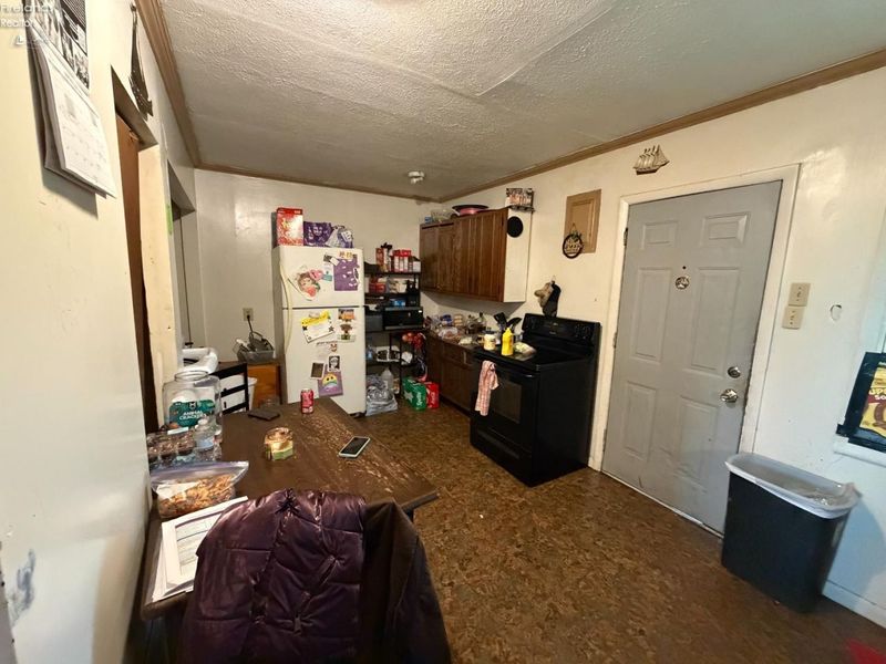 439 Erie Court, Port Clinton, OH 43452 Photo 9