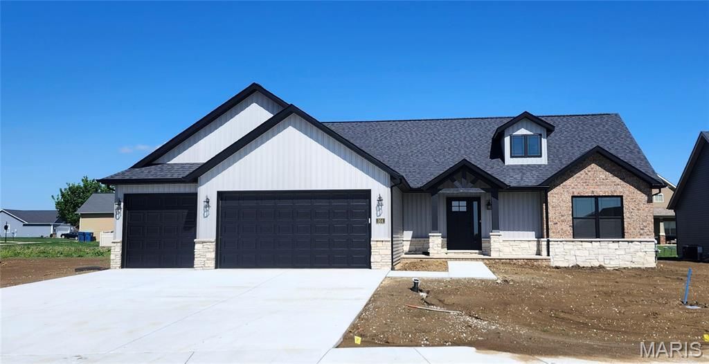 304 George Bush Boulevard, Troy, IL 62294 Main Photo