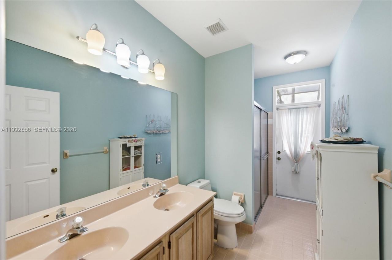 3038 Lakewood Dr, Weston, FL 33332 Photo