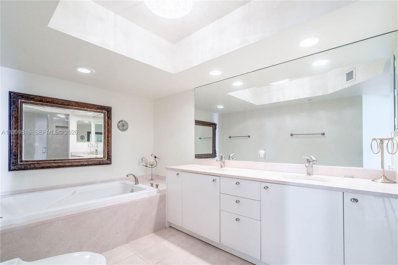 16500 Collins Ave, Unit 554, Sunny Isles Beach, FL 33160 Photo