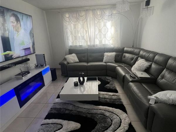 666 W 81st St , Unit 407, Hialeah, FL 33014