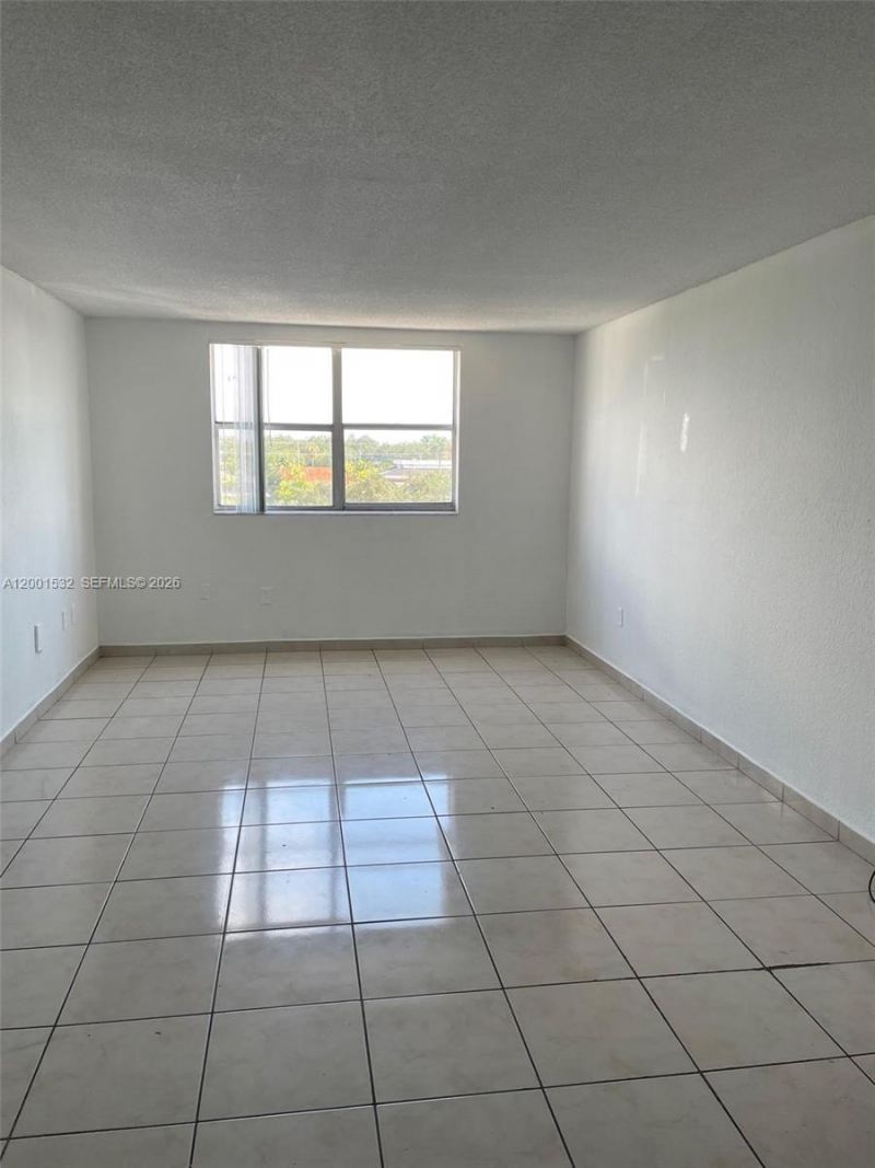 666 W 81st St, Unit 407, Hialeah, FL 33014 Photo