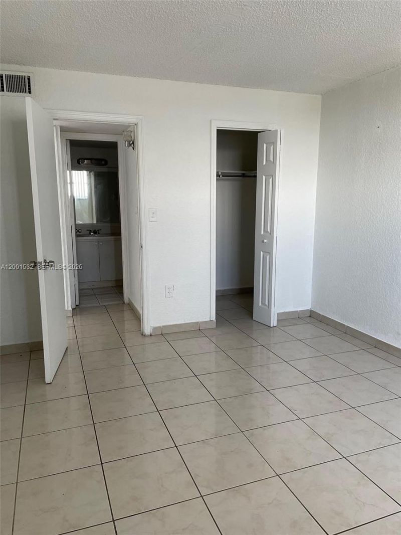 666 W 81st St, Unit 407, Hialeah, FL 33014 Photo