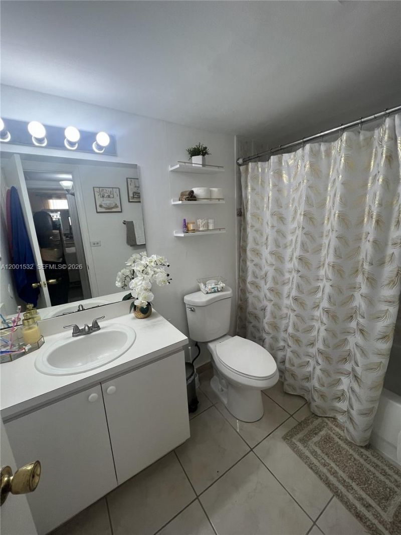 666 W 81st St, Unit 407, Hialeah, FL 33014 Photo