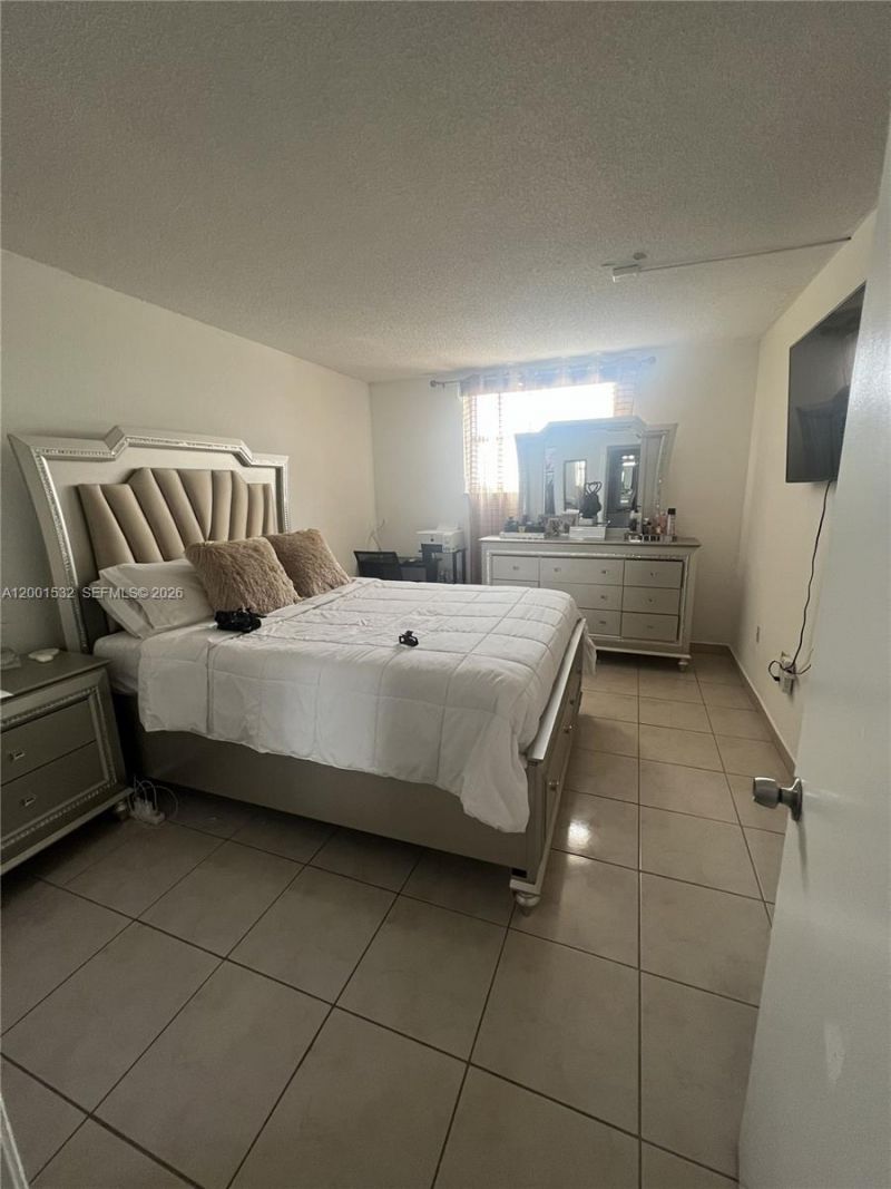 666 W 81st St, Unit 407, Hialeah, FL 33014 Photo