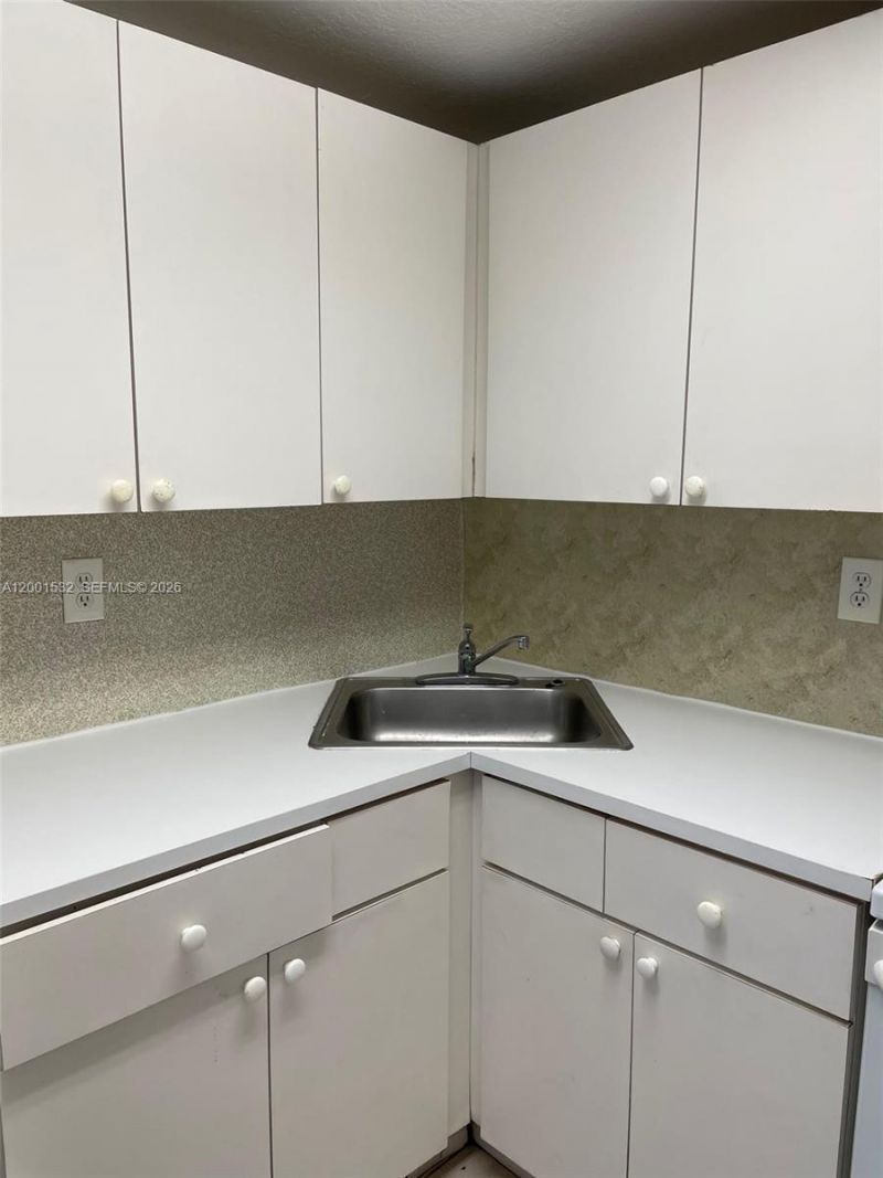 666 W 81st St, Unit 407, Hialeah, FL 33014 Photo