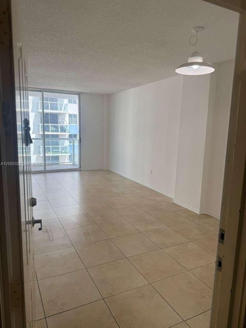5099 NW 7th St, Unit 906, Miami, FL 33126 Photo
