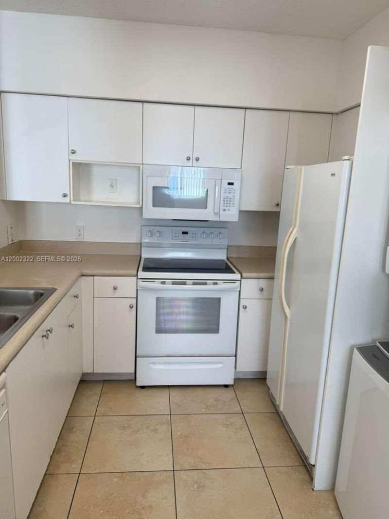 5099 NW 7th St, Unit 906, Miami, FL 33126 Photo