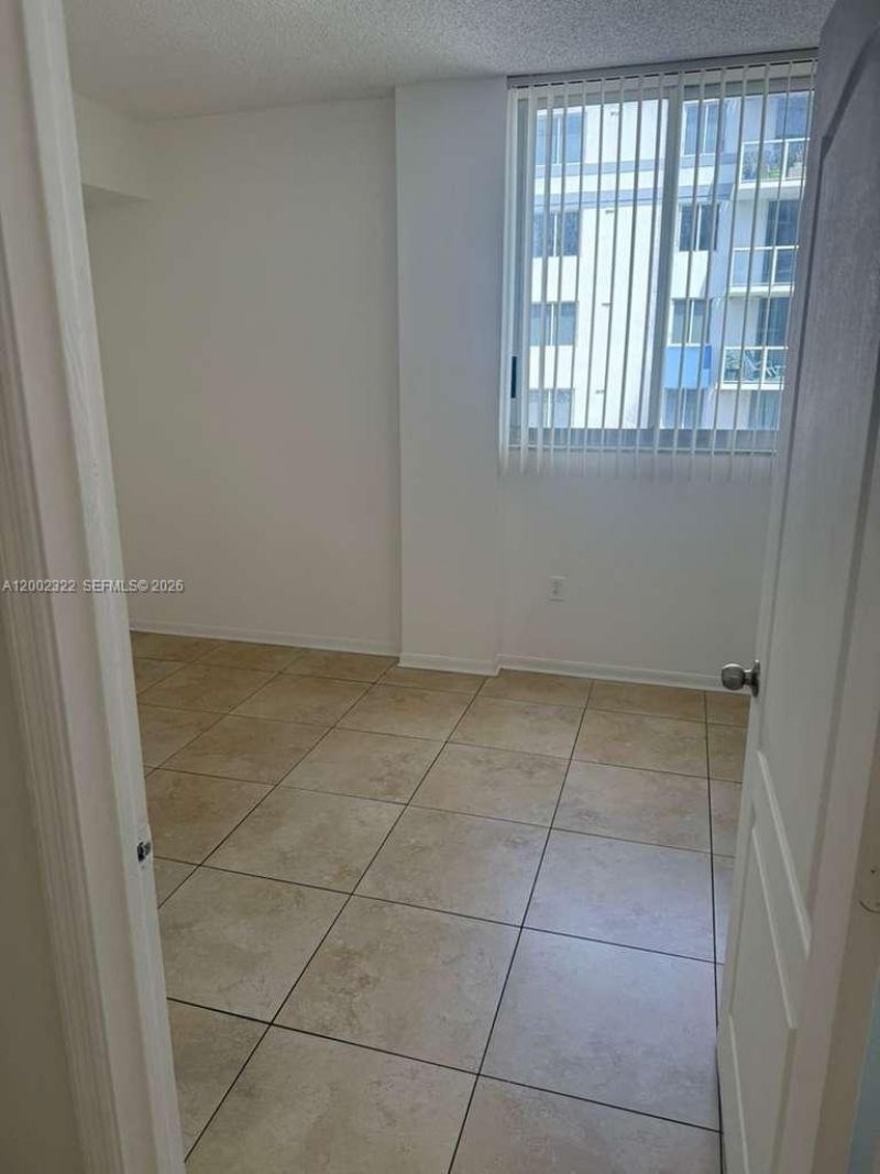 5099 NW 7th St, Unit 906, Miami, FL 33126 Photo
