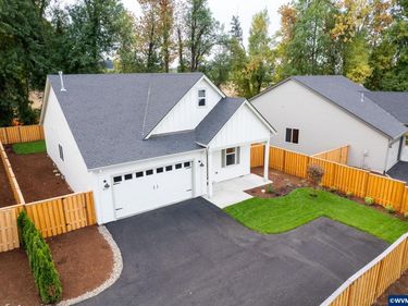 855 Oakleaf Wy, Silverton, OR 97381