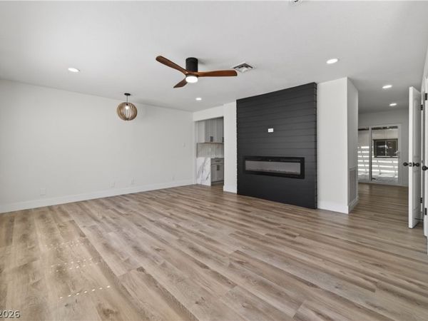 335 Greenbriar Townhouse Way , Las Vegas, NV 89121