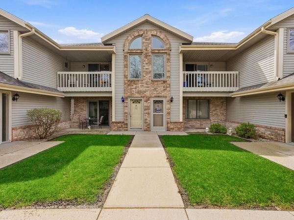 2112 Woodburn ROAD, Unit E, Waukesha, WI 53188