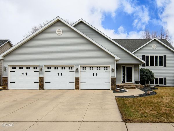 2701 38TH Street , Grand Forks, ND 58201