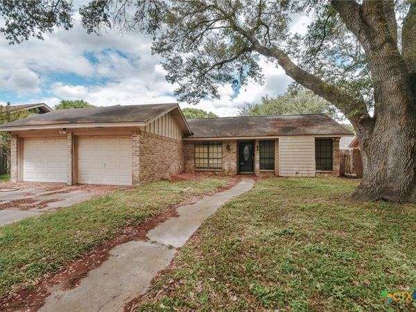 220 Navajo Drive , Victoria, TX 77904