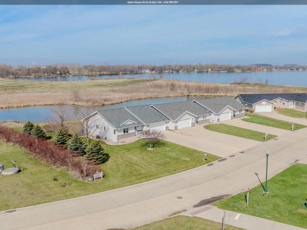 416 Beachcomber Dr #3, Lake Park, IA 51347