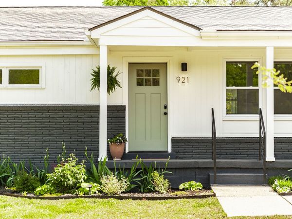 921 Lemont Ct, Nashville, TN 37216