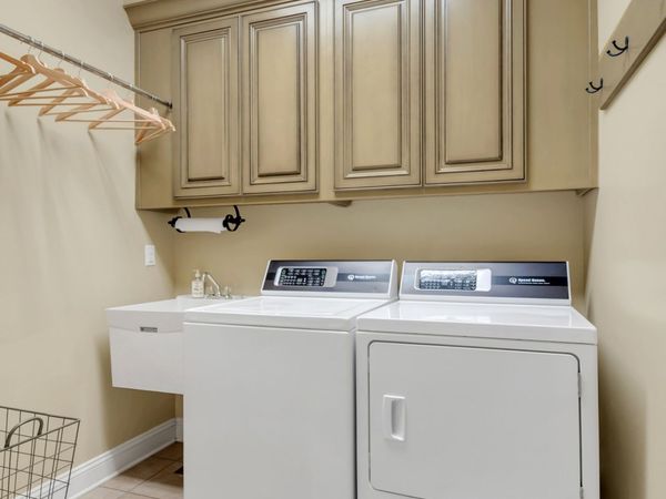 294 Cove Ln, Lawrenceburg, TN 38464