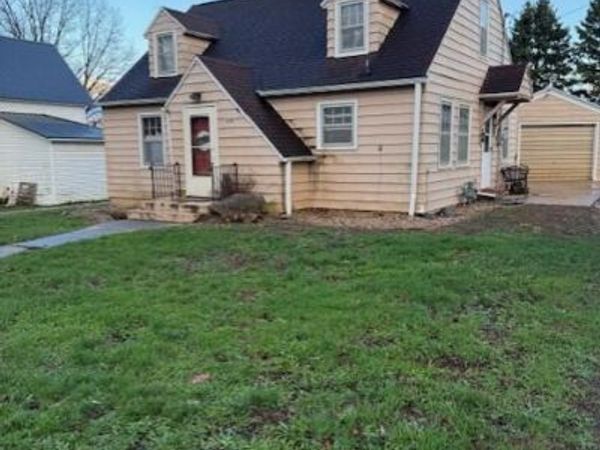 402 E Newago Street, Radcliffe, IA 50230