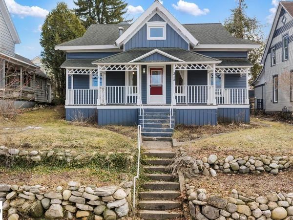 312 Grove, Petoskey, MI 49720