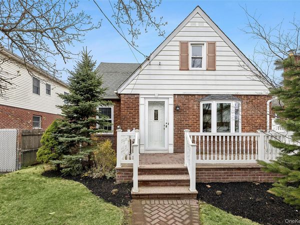 166 Commonwealth Street , Franklin Square, NY 11010