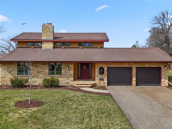 9134 Fox Run Circle, Eden Prairie, MN 55347