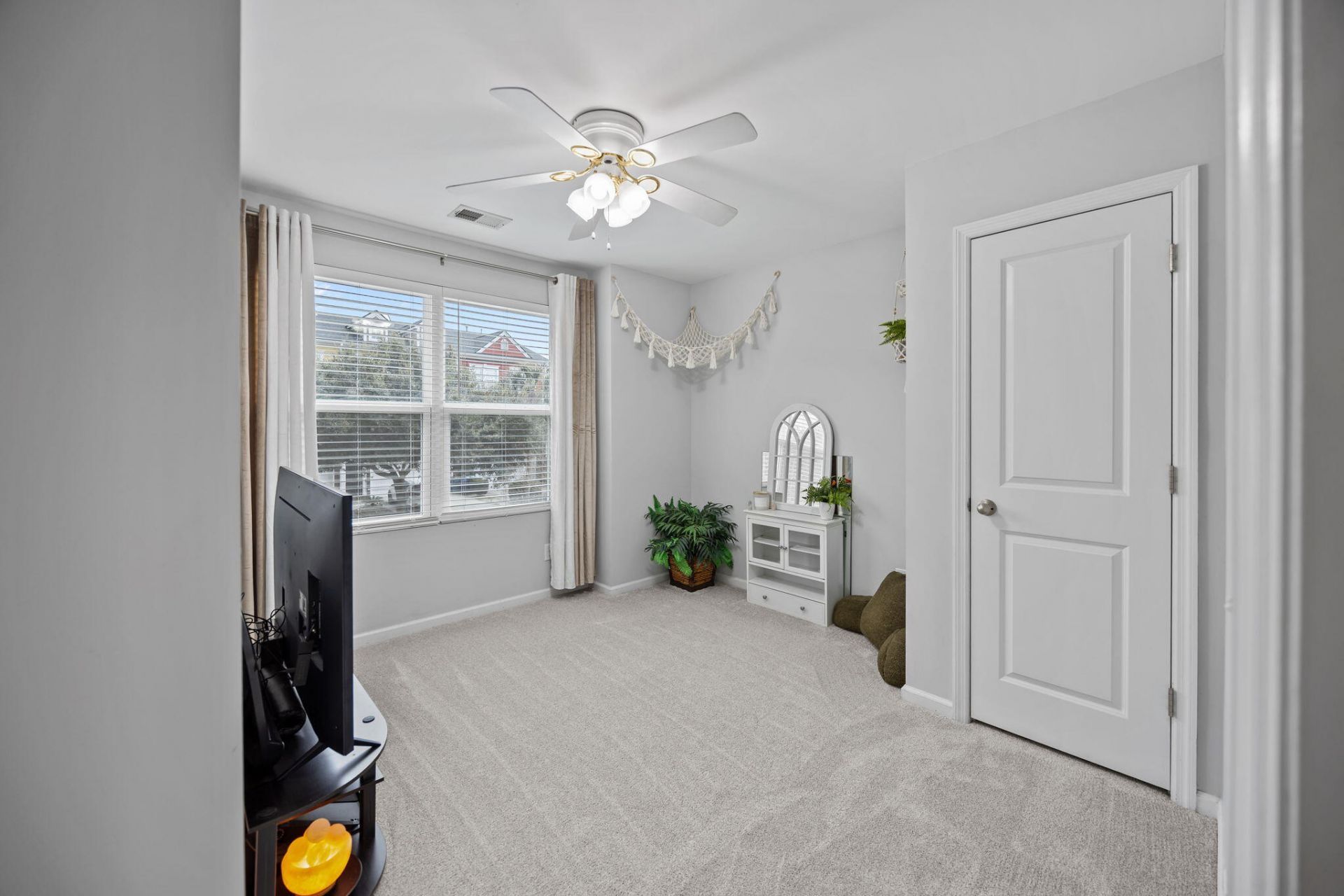 9057 Parlor Drive Photo 11