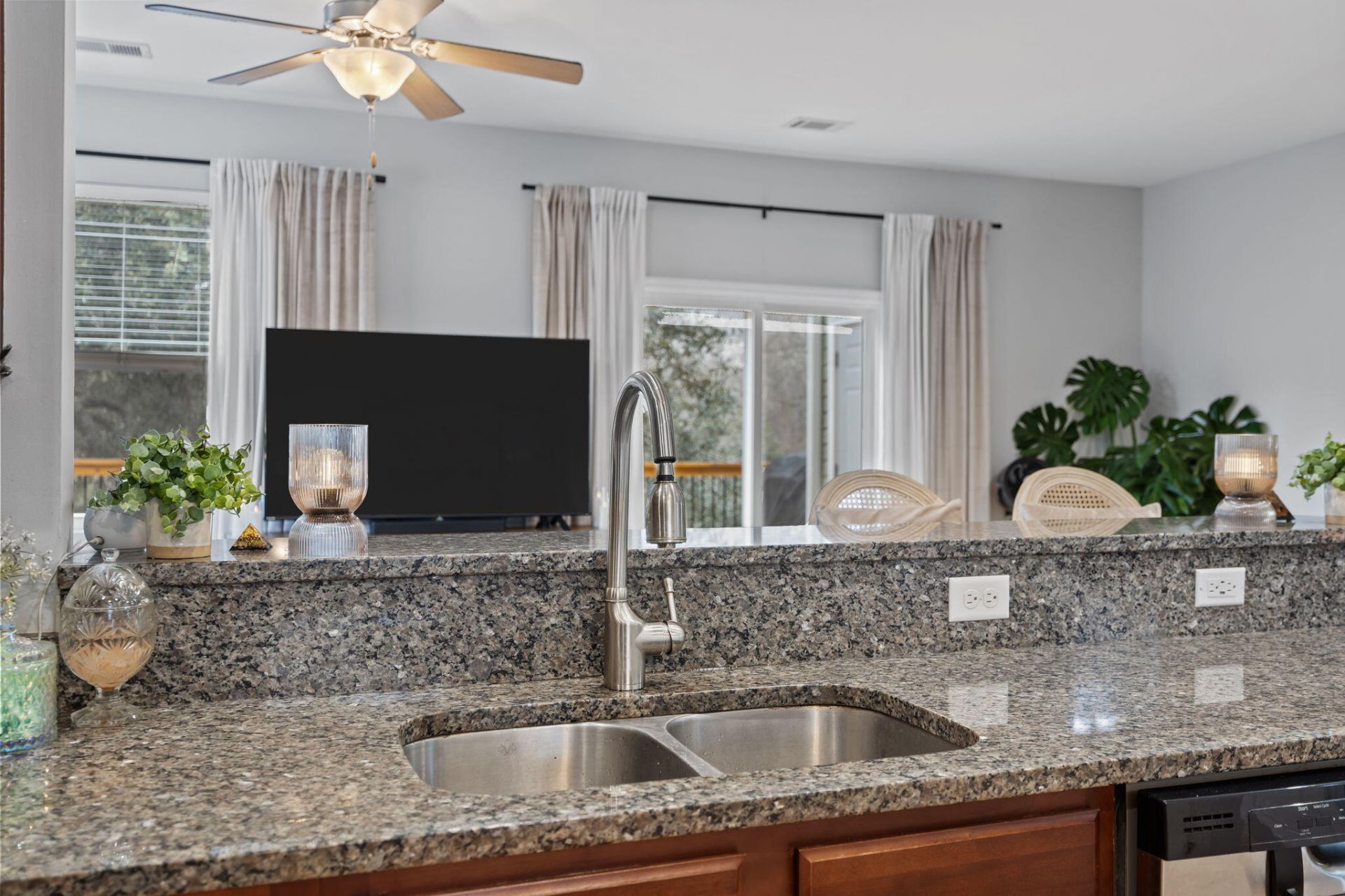 9057 Parlor Drive Photo 6