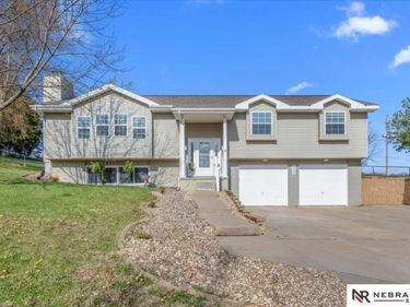 9500 Dawn Drive , Plattsmouth, NE 68048