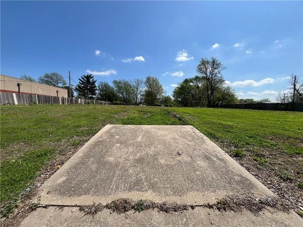 2331 S Sterling Avenue, Independence, MO 64054