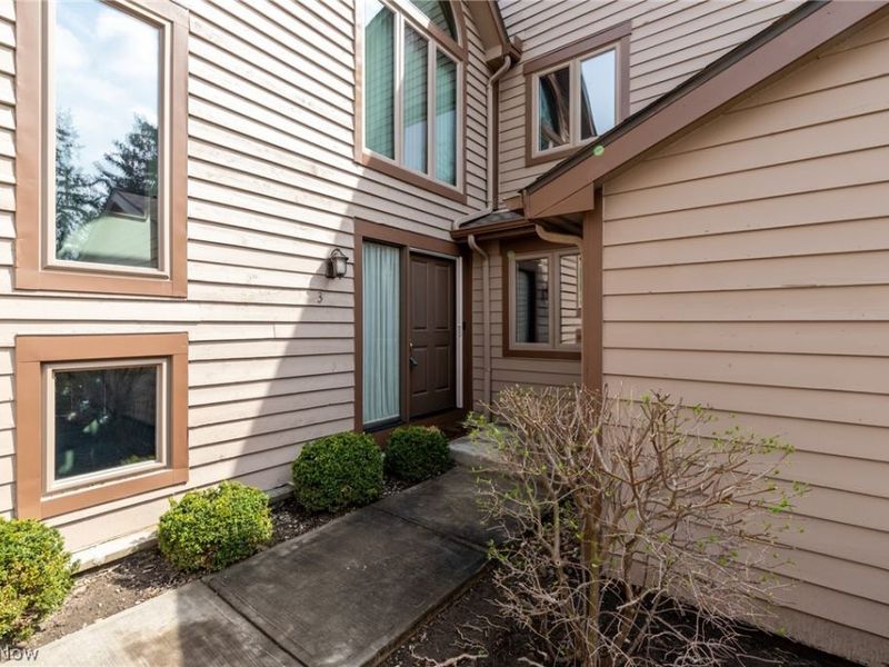 3 Windrush Lane, Beachwood, OH 44122 Photo 2