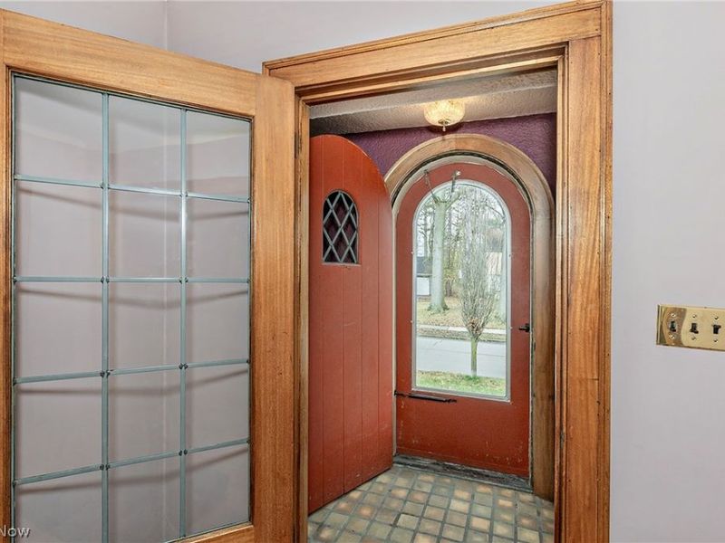 1489 Crest Road, Cleveland Heights, OH 44121 Photo 2