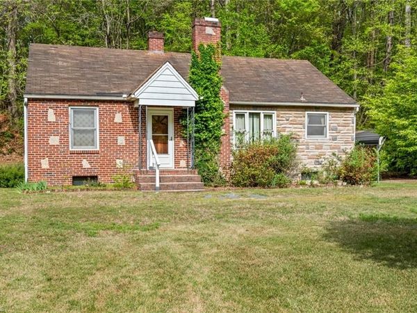 4756 Baux Mountain Road , Winston-Salem, NC 27105