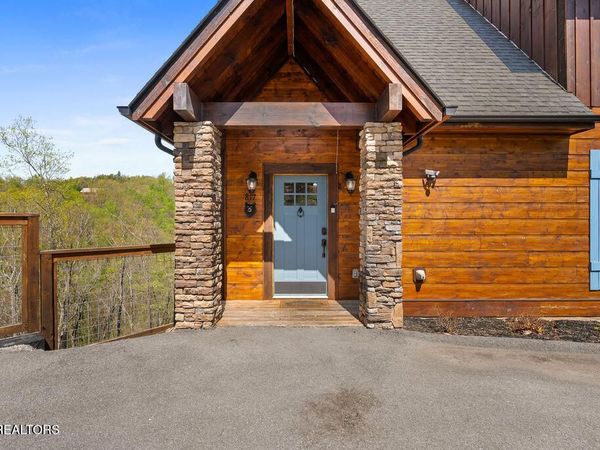 817 Pine Top Lane, Gatlinburg, TN 37738