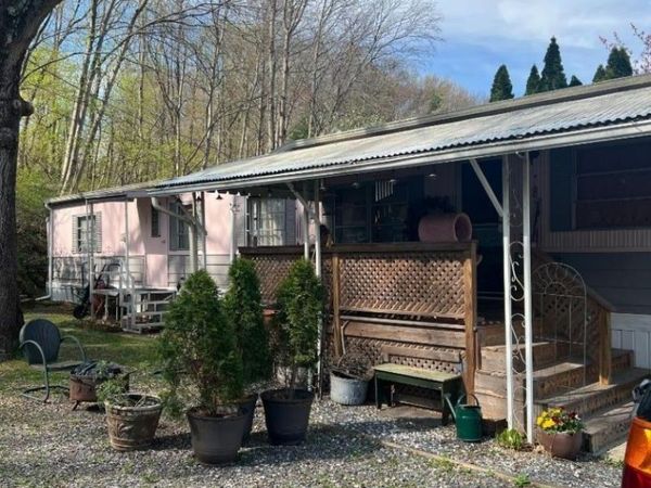 55 Back St, Oxford, NJ 07863