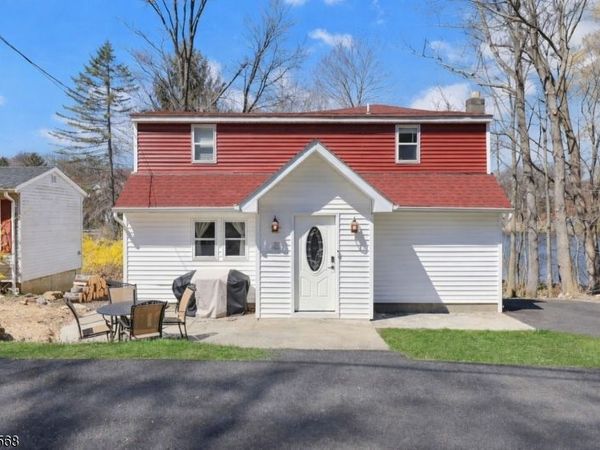 23 Up Mt Glen Lake Dr, West Milford, NJ 07480