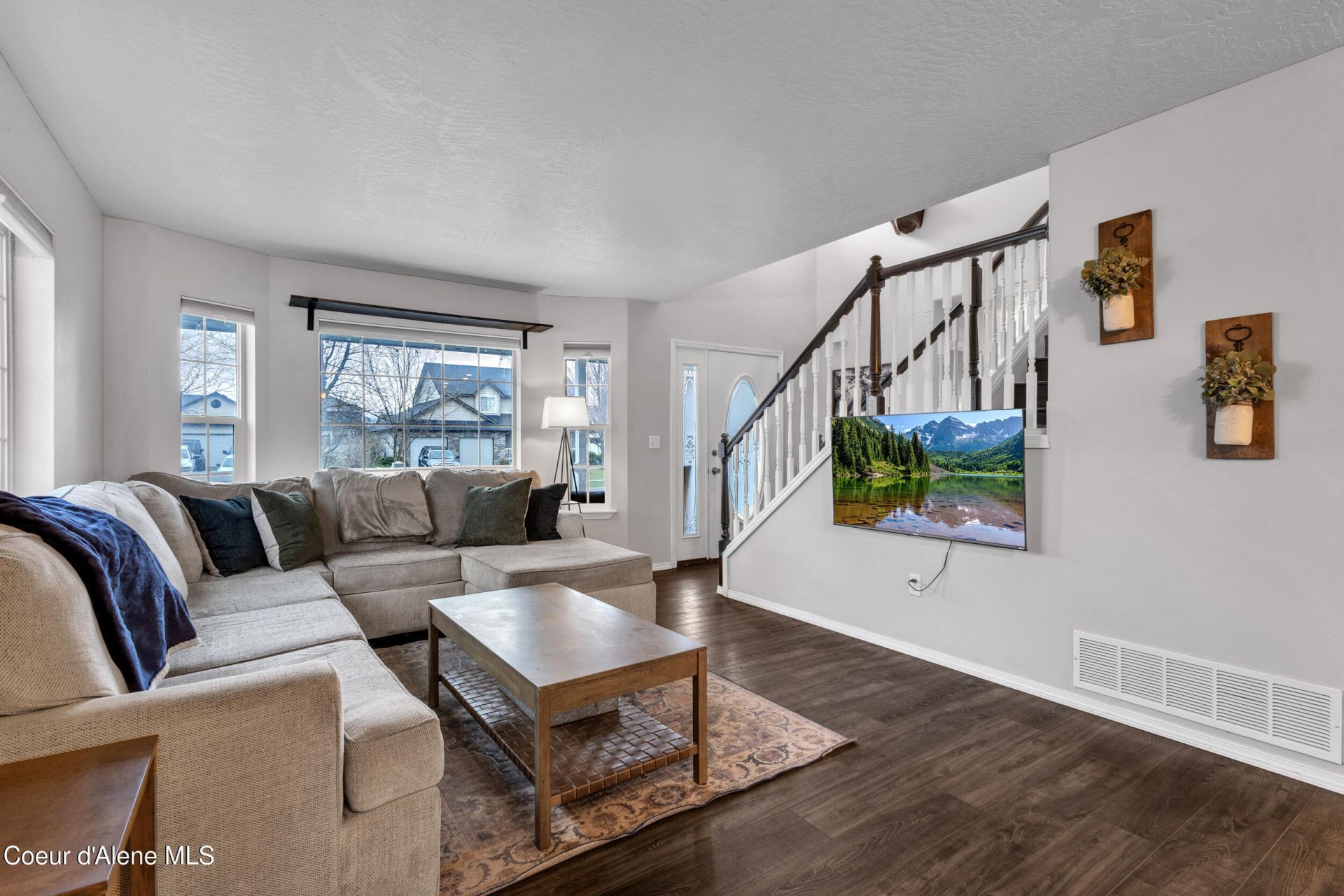 1055 E Warm Springs Ave, Post Falls, ID 83854 Main Photo