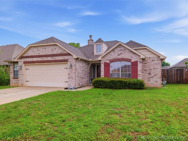 5209 S Bahama Avenue , Sand Springs, OK 74063