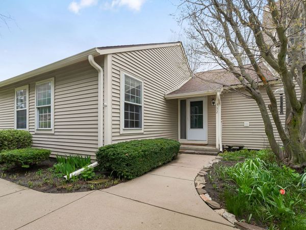 932 Chase Court , Gurnee, IL 60031