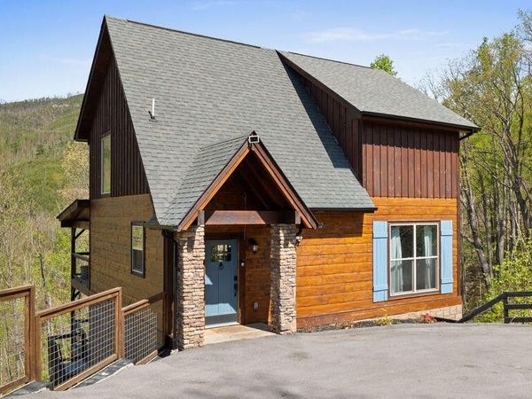 817 Pine Top Lane , Gatlinburg, TN 37738