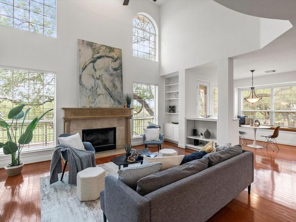 37 Waterfall DR , The Hills, TX 78738